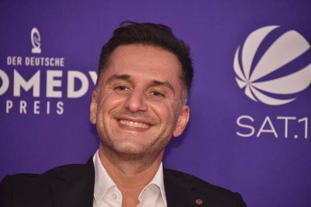 Comedian Özcan Cosar kommt zur Verleihung des Deutschen Comedypreises 2020