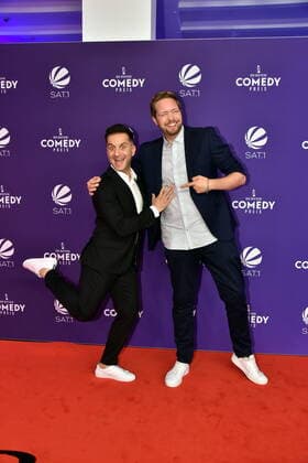 Comedian Özcan Cosar und Bastian Bielendorfer , l-r, kommt zur Verleihung des Deutschen Comedypreises 2020