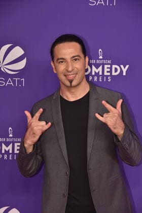 Comedian Bülent Ceylan kommt zur Verleihung des Deutschen Comedypreises 2020