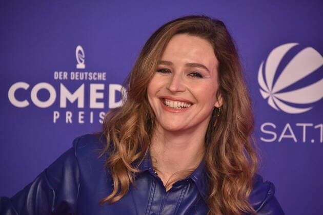 Moderatorin Katrin Bauerfeind kommt zur Verleihung des Deutschen Comedypreises 2020