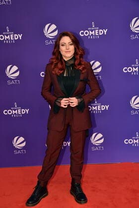 Comedian Tahnee Schaffarczyk kommt zur Verleihung des Deutschen Comedypreises 2020