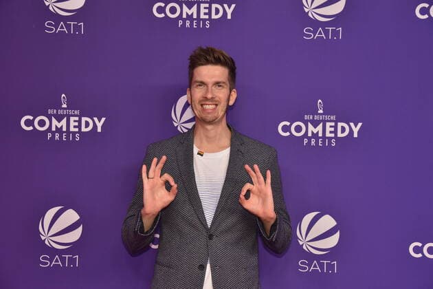 Comedian Simon Stäblein kommt zur Verleihung des Deutschen Comedypreises 2020