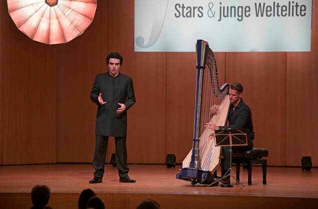 03.10.2020, Klassikfestival Bad Wörishofen, Festival der Nationen 2020 im Kurhaus Bad Wörishofen im Allgäu, Gala-Konzert mit Rolando Villazon, Tenor mit Xavier de Maistre, an der Harfe. 03.10.2020, Klassikfestival Bad Wörishofen 03.10.2020, Klassikfestival Bad Wörishofen