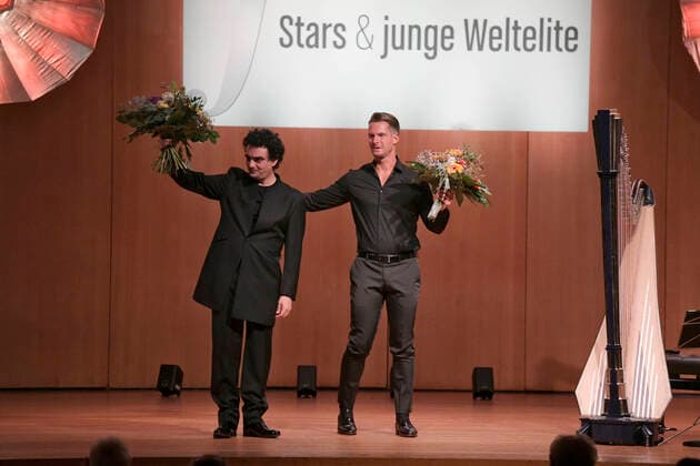 03.10.2020, Klassikfestival Bad Wörishofen, Festival der Nationen 2020 im Kurhaus Bad Wörishofen im Allgäu, Gala-Konzert mit Rolando Villazon, Tenor mit Xavier de Maistre, an der Harfe. 03.10.2020, Klassikfestival Bad Wörishofen 03.10.2020, Klassikfestival Bad Wörishofen