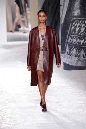 (201003) -- PARIS, Oct. 3, 2020 -- A model presents a creation by HERMES during the Paris Fashion Week s Women Spring Summer 2021 ready-to-wear fashion show in Paris, France, on Oct. 3, 2020. (Photo by Xinhua) FRANCE-PARIS-FASHION WEEK-HERMES PieroxBiasion 