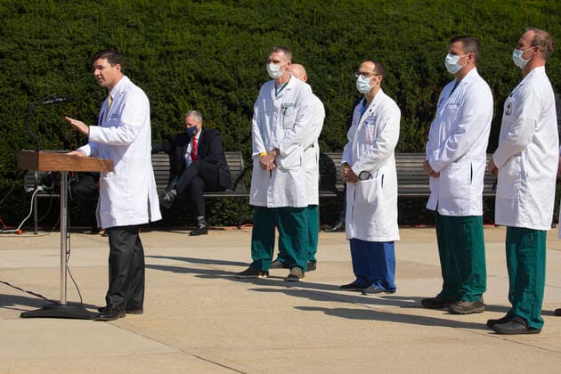 White House Chief of Staff Mark Meadows (Back) listens to Commander Sean Conley (L), Physician to the President, give an update on the condition of US President Donald J. Trump at Walter Reed National Military Medical Center, where Trump is receiving treatment after testing positive for Covid, in Bethesda, Maryland, USA, 04 October 2020. Copyright: xMichaelxReynoldsx xPoolxviaxCNPx MediaPunchx
