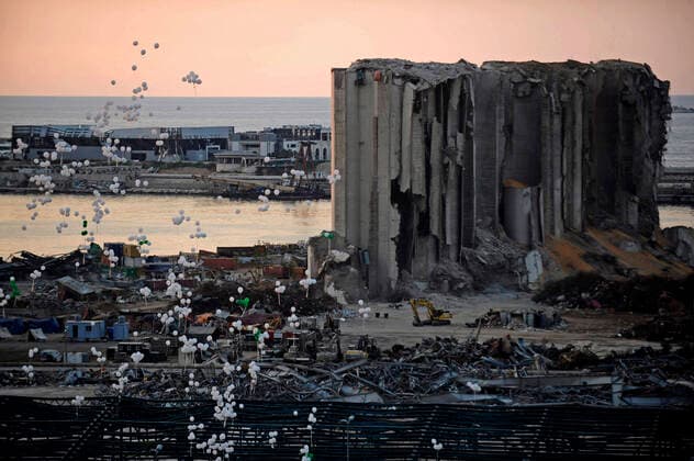 Bilder des Jahres 2020, News 10 Oktober News Themen der Woche KW40 News Bilder des Tages (201005) -- BEIRUT, Oct. 5, 2020 -- Balloons are released during a ceremony to mark the Aug. 4 port explosions in Beirut, Lebanon, on Oct. 4, 2020. Two explosions rocked Beirut s port on Aug. 4, destroying part of the city while killing around 190 people and wounding at least 6,000 others. ) LEBANON-BEIRUT-EXPLOSION-COMMEMORATION BilalxJawich 