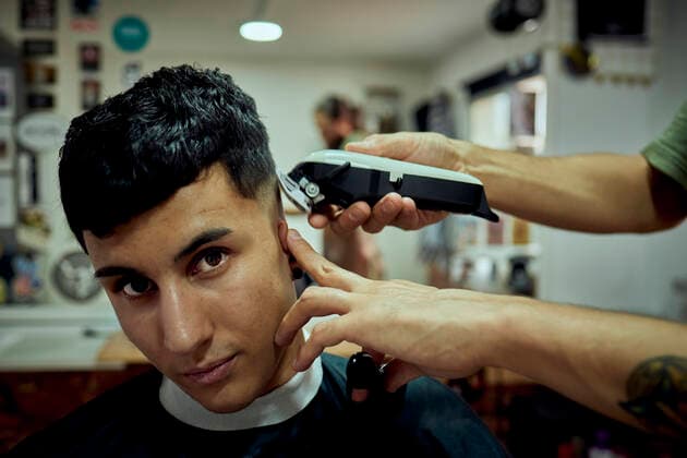 A young boy looking at the camera while having his hair cut by machine Jaén, AL, Spain CR_NNSU201001-516721-01 ,model released, Symbolfoto ,property released