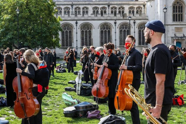 Freelance professional musicians wearing face protective masks and keeping social distance are gathered to perform a two-minute silence for the Let Music Live campaign, raising awareness of the need for targeted support for freelance musicians during the coronavirus pandemic and calling on the Government to recognise that freelance musician is an economic asset. The performance was concluded in Parliament Gardens, outside the Houses of Commons in London, on Tuesday, Oct 6, 2020. Musicians in Britain are using their voices and instruments to protest against the government instructions to retrain and lack of support to the industry. , Let Music Live Protest London Parliament Gardens England United Kingdom  , Copyright: xVudixXhymshitix