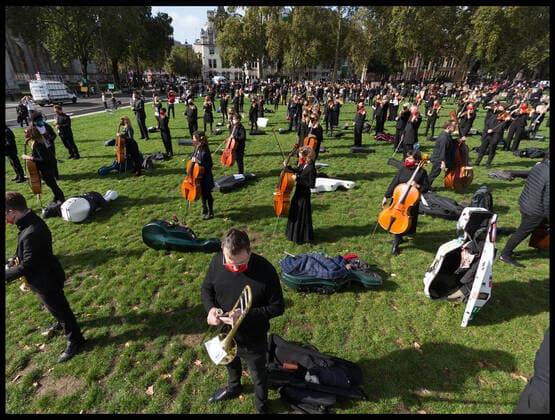 . 06 10 2020. London, United Kingdom. Let Music Live Event. Leading freelance musicians unite in Parliament Square to call for targeted support for colleagues in the arts and entertainment sector. 400 freelance professional musicians from all parts of the industry, joined in support by leading musical figures including David Hill, Raphael Wallfisch, Emma Johnson and Tasmin Little, Bill Barkley perform in Parliament Square, highlighting the need for targeted support for freelance musicians and all those who work in the arts and entertainment sector.  xMartynxWheatleyx xi-Imagesx IIM-21677-0010