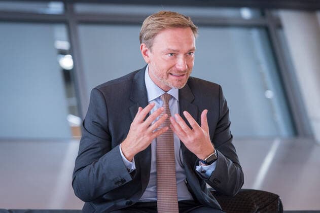 News Bilder des Tages Berlin, Pressekonferenz der FDP Fraktion Deutschland, Berlin - 06.10.2020: Im Bild ist Christian Lindner (Bundesvorsitzender FDP) vor der Pressekonferenz der Fraktion im deutschen Bundestag zu sehen. Berlin Bundestag Berlin Deutschland