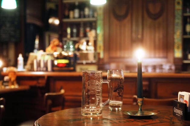 06.10.2020, Berlin - Deutschland. Die Party ist aus, es gibt wieder schärfere Corona-Regeln für die Gastronomie.