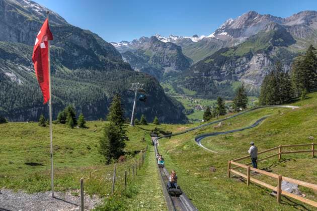 IMAGO Creative: Sommer, In den Bergen Oeschinen Lake, Kandersteg, Bern, Switzerland, Europe *** Oeschinen Lake, Kandersteg, Bern, Switzerland, Europe
