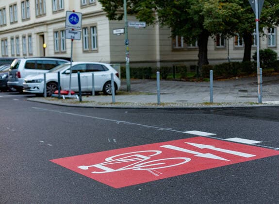 Neue Fahrradstraße in Friedrichshain, Eine Fahrradstraße von der Palisadenstraße Weidenweg zur Rigaer Straße wurde eingerichtet. Berlin Friedrichshain Berlin Deutschland
