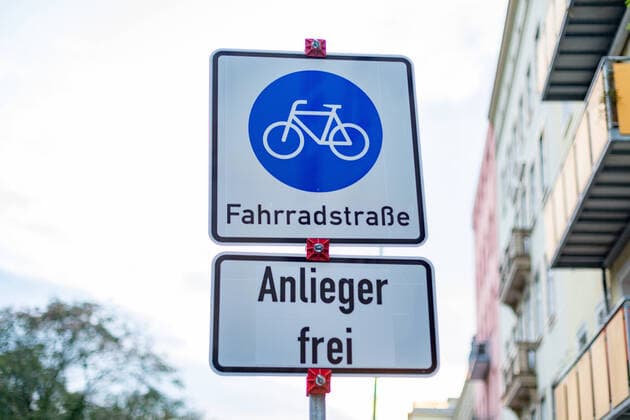 Neue Fahrradstraße in Friedrichshain, Eine Fahrradstraße von der Palisadenstraße Weidenweg zur Rigaer Straße wurde eingerichtet. Berlin Friedrichshain Berlin Deutschland