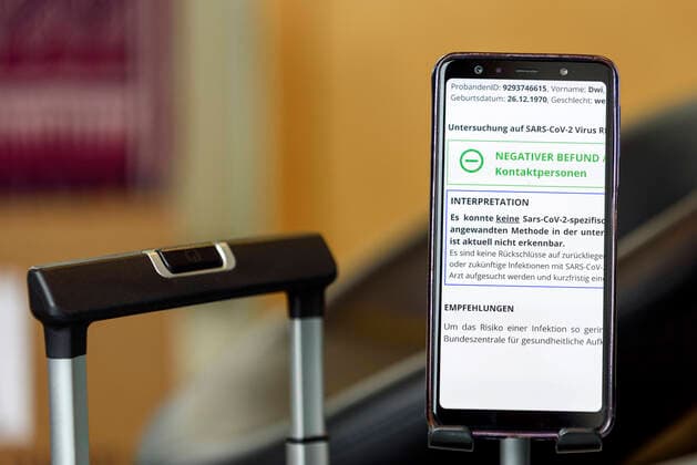 Reisende aus innerdeutschen Corona-Hotspots dürfen ab Donnerstag, dem 8. Oktober, nicht mehr in bayerischen Hotels und Gaststätten übernachten, wenn sie nicht einen negativen Corona-Test vorweisen können, der höchsten 48 Stunden alt ist. (Symbolbild, Themenbild) 08.10.2020
