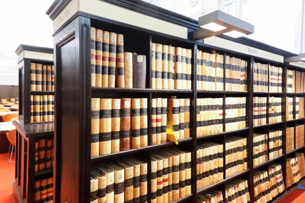 Staatsbibliothek Berlin Regale mit Buechern in der Berliner Staatsbibliothek im Haus Unter den Linden. Dieser wurde bereits 2012 fertiggestellt. Seit 2005 wurde die Staatsbibliothek bei laufendem Bibibliotheksbetrieb grundlegend saniert.Die Grundinstandsetzung durch das Bundesamt fuer Bauwesen und Raumordnung ist nun abgeschlossen. Berlin Berlin Deutschland *** Berlin State Library Shelves with books in the Berlin State Library at Unter den Linden This was completed in 2012 Since 2005, the State Library has been undergoing a fundamental refurbishment while the library continues to operate The basic refurbishment by the Federal Office for Building and Regional Planning is now complete Berlin Berlin Germany
