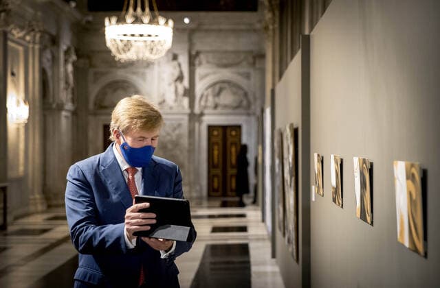 08-10-2020 Amsterdam King Willem-Alexander during the Royal award for modern painting 2020, Koninklijke Prijs voor Vrije Schilderkunst, at the Royal Palace in Amsterdam. The award is 9.000 euro  Copyright: xPPE NIEBOERx