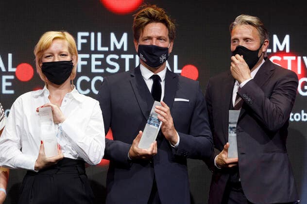 Sandra Hüller, Thomas Vinterberg und Mads Mikkelsen bei der Verleihung der Film Festival Cologne Awards 2020 auf dem 30. Film Festival Cologne 2020 im Palladium. Köln, 08.10.2020