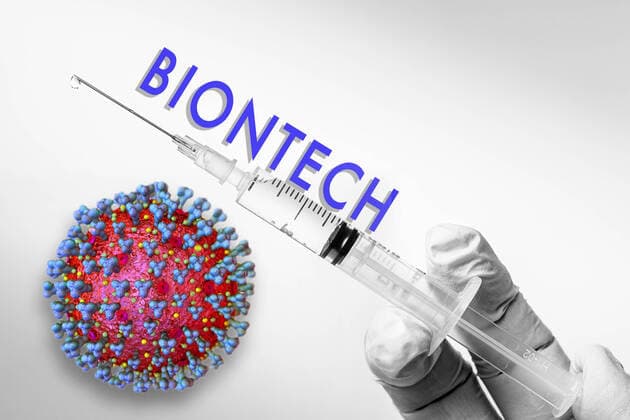 09.10.2020, Suche nach einem Corona-Impfstoff : Coronavirus Impfung, Symbolbild: Neuigkeiten über die Deutsche Pharmafirma BIONTECH. Ein vom Mainzer Unternehmen Biontech entwickelter Corona-Impfstoffkandidat mit dem Wirkstoff BNT162b2 geht ab heute in den Zulassungsprozess. Symbolbild Impfstoff, mit Grafik, Corona-Virus Mikroskopische Ansicht, (Bildmontage) 3D-Grafik: Sofiane Regragui 09.10.2020, Impfstoff 09.10.2020, Impfstoff