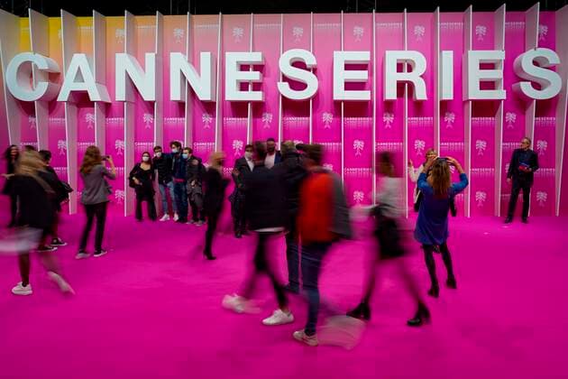 Bilder des Jahres 2020, Entertainment 10 Oktober Entertainment Themen der Woche KW41 Entertainment Bilder des Tages Illustrations Canneseries CELEBRITES : Festival Canneseries - Pink Carpet de la serie Flamme - Cannes - 09 10 2020 NorbertScanella PanoramiC 