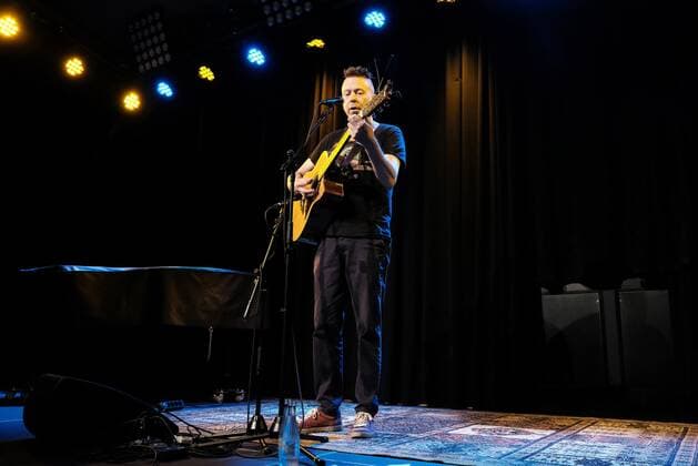 09.10.2020 xkhx Kassel Kulturzentrum Schlachthof Kassel Konzert C. Ladd Singer-Songwriter - Gitarrist und Sänger stammt aus Winnipeg Manitoba, Canada und lebt in Kassel