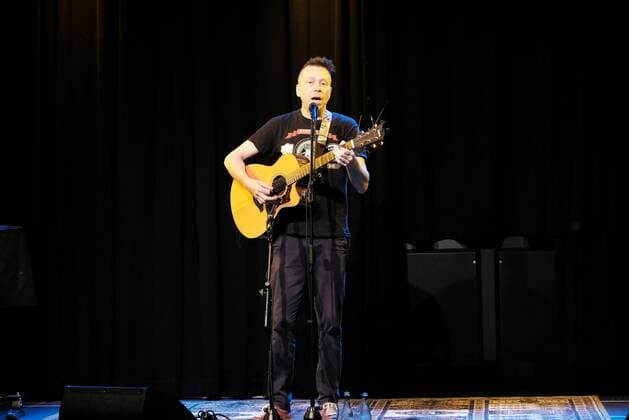 09.10.2020 xkhx Kassel Kulturzentrum Schlachthof Kassel Konzert C. Ladd Singer-Songwriter - Gitarrist und Sänger stammt aus Winnipeg Manitoba, Canada und lebt in Kassel