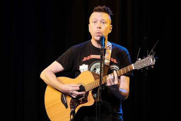 09.10.2020 xkhx Kassel Kulturzentrum Schlachthof Kassel Konzert C. Ladd Singer-Songwriter - Gitarrist und Sänger stammt aus Winnipeg Manitoba, Canada und lebt in Kassel