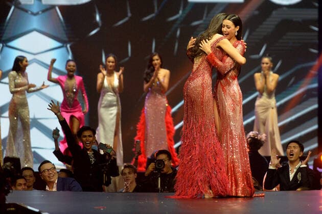 Bilder des Jahres 2020, Entertainment 10 Oktober Entertainment Themen der Woche KW41 (201011) -- BANGKOK, Oct. 11, 2020 -- Amanda Obdam(R) is crowned Miss Universe Thailand 2020 at Iconsiam in Bangkok, Thailand, Oct. 10, 2020. ) THAILAND-BANGKOK-MISS UNIVERSE RachenxSageamsak 