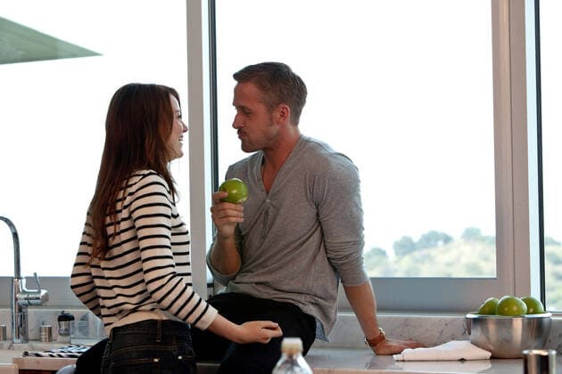 CRAZY, STUPID, LOVE. EMMA STONE, RYAN GOSLING Date: 2011. Strictly editorial use only in conjunction with the promotion of the film. Credit line mandatory. This image is copyright of the film company and is supplied under the terms of issue as film still. No commercial or book cover use permitted without prior consent from the film company.  Mandatory credit line: Image courtesy Ronald Grant Mary Evans CAROUSEL PRODUCTIONS (II)