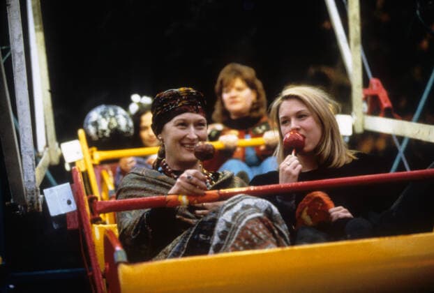 ONE TRUE THING MERYL STREEP, RENEE ZELLWEGER Date: 1998. Strictly editorial use only in conjunction with the promotion of the film. Credit line mandatory. This image is copyright of the film company and is supplied under the terms of issue as film still. No commercial or book cover use permitted without prior consent from the film company.  Mandatory credit line: Image courtesy Ronald Grant Mary Evans UNIVERSAL PICTURES MONARCH PICTURES UFLAND