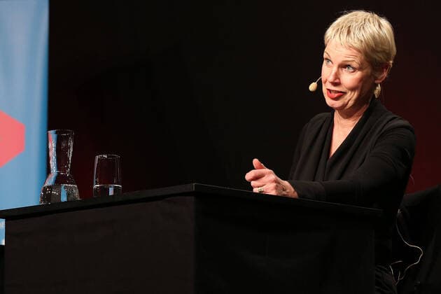 Bilder des Jahres 2020, Entertainment 10 Oktober Entertainment Themen der Woche KW42 Entertainment Bilder des Tages Cordula Stratmann bei ihrem Auftritt bei der Lit Ruhr am 11.10.2020 im Zollverein in Essen Lit.Ruhr 2020 in Essen *** Cordula Stratmann during her performance at the Lit Ruhr on 11 10 2020 at the Zollverein in Essen Lit Ruhr 2020 in Essen 