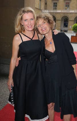 Filmfest Muenchen 30.06.2016 Schauspielerin Dr. Maria Furtwaengler - Burda + Mutter Kathrin Ackermann im Cuvillies Theater, Residenzstrasse 1, Muenchen, bei der Verleihnung des Friedenspreis des Deutschen Films - Die Bruecke - - Bernhard-Wicki-Preis - im Rahmen des Filmfest Muenchen Muenchner Filmfest - 30.06.2016 - *** Filmfest Muenchen 30 06 2016 Actress Dr Maria Furtwaengler Burda Mother Kathrin Ackermann at the Cuvillies Theater, Residenzstrasse 1, Munich, at the presentation of the Peace Prize of the German Film Die Bruecke Bernhard Wicki Prize at the Filmfest Muenchen Munich Filmfest 30 06 2016