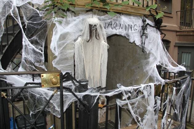 Halloween decorations begin in New York. October 13, 2020, New York , USA: Some people are already decorating their houses with Halloween costumes days before the actual day in New York. Halloween is a celebration in remembrance of the dead that happens every year on the evening of October 31. It is celebrated mostly in North America, Europe and in some Asian countries bringing lots of commercial opportunities and especially in the USA with the second-highest amount of consumer spending after Christmas. However, this year™s celebration will be affected by the Covid-19 pandemic which has killed millions around the world . Halloween decorations begin in New York.  Copyright: xNiyixFotex