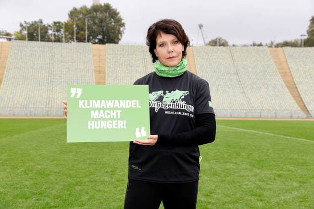 Janina Hartwig beim Fototermin zur sportichen WocheChallenge im Olympiastation München. Unter dem Motto Wir können was bewegen! ruft die Welthungerhilfe zu dieser Challenge auf und bittet um Spenden für eine Welt ohne Hunger. München, 13.10.2020 *** Janina Hartwig at the photo session for the sportichen WocheChallenge at the Olympic Station Munich Under the motto We can make a difference , Welthungerhilfe is calling for this challenge and asking for donations for a world without hunger Munich, 13 10 2020 Foto:xS.xAdamx xFuturexImage