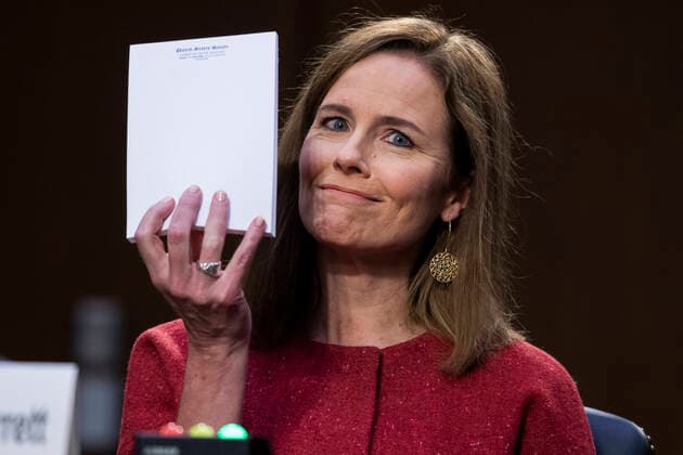 Bilder des Jahres 2020, News 10 Oktober News Themen der Woche KW42 News Bilder des Tages October 13, 2020, Washington, District of Columbia, USA: United States Supreme Court justice nominee Amy Coney Barrett holds up her notepad at the request of US Senator John Cornyn (Republican of Texas), on the second day of her Senate Judiciary Committee confirmation hearing in Hart Senate Office Building on Tuesday, October 13, 2020 Washington USA - ZUMAs152 20201013_zaa_s152_368 Copyright: xTomxWilliamsx-xPoolxViaxCnpx