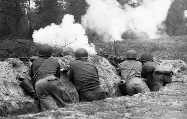Grundausbildung der Wehrpflichtigen1965 DEU, Deutschland, Bergen: Die Grundausbildung der Wehrpflichtigen im Jahre 1965 in einer Kaserne in Dortmund und auf einem Truppenübungsplatz in der Lueneburger Heide. DEU, Germany, Bergen: The basic training of conscripts in 1965 in a barracks in Dortmund and on a military training area in the Lueneburger Heide. NRW *** Basic training of conscripts in 1965 DEU, Germany, Bergen The basic training of conscripts in 1965 in a barracks in Dortmund and on a military training area in the Lueneburger Heide DEU, Germany, Bergen The basic training of conscripts in 1965 in a barracks in Dortmund and on a military training area in the Lueneburger Heide NRW