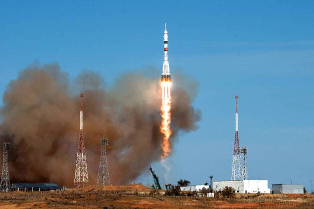 Bilder des Jahres 2020, News 10 Oktober News Themen der Woche KW42 News Bilder des Tages KYZYLORDA REGION, KAZAKHSTAN - OCTOBER 14, 2020: The Soyuz-2.1a rocket booster with the Soyuz MS-17 spacecraft blasts off to the International Space Station (ISS) from Baikonur Cosmodrome. The Soyuz MS-17 mission is the first to use the ultra-fast two-orbit flight plan; the crew is scheduled to arrive at the ISS in about 3 hours and dock to the Rassvet docking port at 11:52 Moscow Time. The Soyuz MS-17 spacecraft is carrying Expedition 64 crew members, NASA astronaut Kate Rubins, Roscosmos cosmonauts Sergey Kud-Sverchkov and Sergey Ryzhikov; they are to be welcomed by Roscosmos cosmonauts Anatoly Ivanishin, Ivan Vagner, and NASA astronaut Christopher Cassidy of the ISS Expedition 63. Roscosmos Press Office TASS  TS0EABDD
