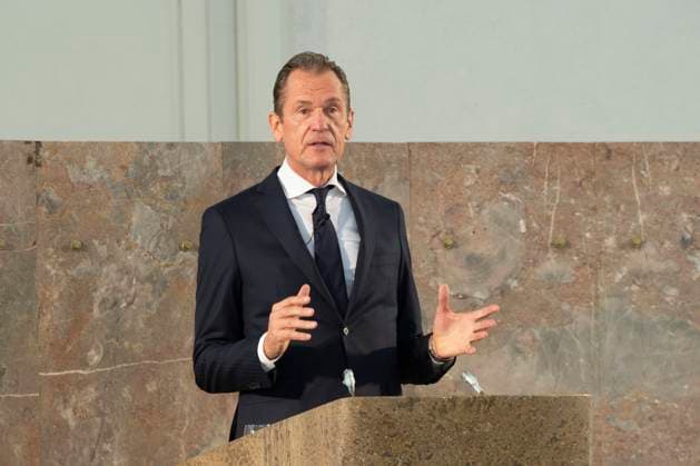 Dr. Mathias DOEPFNER, Döpfner, Vorstandsvorsitzender der Axel Springer SE, spricht die Laudatio, Dr. h.c. Friede Springer erhaelt den Freiheitspreis der Friedrich-Naumann-Stiftung in der Paulskirche Frankfurt, 10.10.2020, *** Dr Mathias DOEPFNER, Döpfner, Chairman of the Management Board of Axel Springer SE, gives the laudatory speech, Dr h c Friede Springer receives the Freedom Prize of the Friedrich Naumann Foundation in the Paulskirche Frankfurt, 10 10 2020,