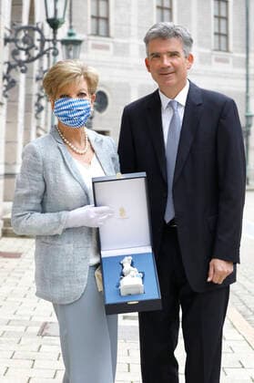 Carolin Reiber mit Sohn Marcus Luitpold Maier bei der Verleihung des 32. Bayerischen Fernsehpreises 2020 in der Residenz München. München, 14.10.2020