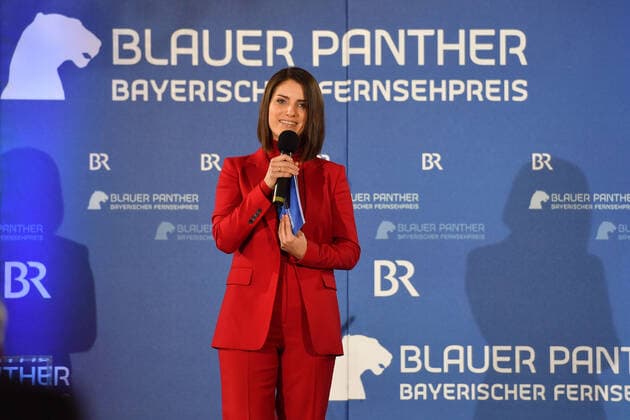 Sandra REISS (Moderatorin), Einzelbild,angeschnittenes Einzelmotiv,Halbfigur,halbe Figur. Bayerischer Fernsehpreis 2020 am 14.10.2020 im Kaisersaal in der Residenz in Muenchen.
