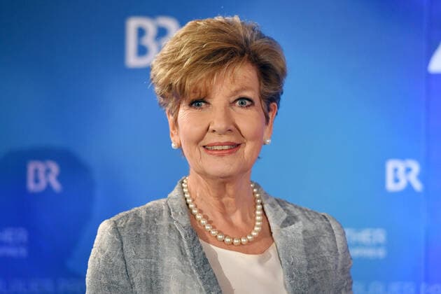 Carolin REIBER (Moderatorin), Einzelbild,angeschnittenes Einzelmotiv,Portraet,Portrait,Porträt. Bayerischer Fernsehpreis 2020 am 14.10.2020 im Kaisersaal in der Residenz in Muenchen.