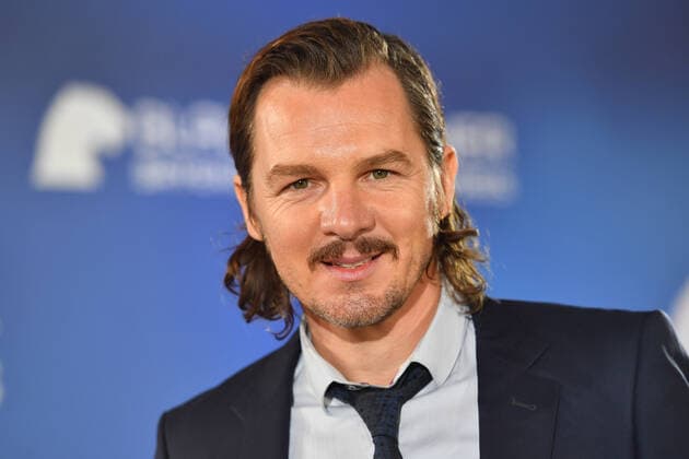 Schauspieler Felix KLARE, Einzelbild,angeschnittenes Einzelmotiv,Portraet,Portrait,Porträt. Bayerischer Fernsehpreis 2020 am 14.10.2020 im Kaisersaal in der Residenz in Muenchen.
