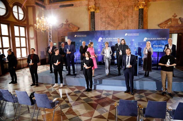 Jonas Nay, David Grabowski, Friedrich Scherer, Thilo Mischke, Klaus Schäfer, Florian Hartung, Otto Beierl, Maxine Brückner, Judith Gerlach, Carolin Reiber, Sebastian Pufpaff, Christian Klandt, Felix Klare, Katrin Bühlig, Pia Strietmann und Winfried Laasch bei der Verleihung des 32. Bayerischen Fernsehpreises 2020 in der Residenz München. München, 14.10.2020