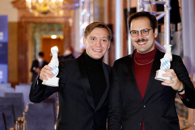 Jonas Nay und David Grabowski bei der Verleihung des 32. Bayerischen Fernsehpreises 2020 in der Residenz München. München, 14.10.2020