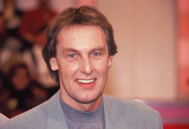 Moderator Joerg Wontorra bei der Spielshow Geh aufs Ganze! am 13.12.1992 *** Presenter Joerg Wontorra at the game show Geh aufs Ganze on 13 12 1992