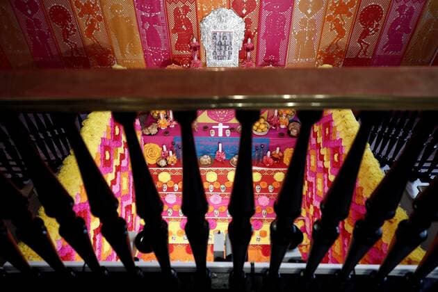 A general view of the Altar de muertos (lit. The Altar of the Dead ) at the main stairs of the headquarters of the House of Mexico in Madrid, central Spain, 17 October 2020. Visitors will have the chance to learn about the culture and origins surrounding the tradition of death in Mexico. Altar de muertos in the House of Mexico, in Madrid !ACHTUNG: NUR REDAKTIONELLE NUTZUNG!  Copyright: xMariscalx GRAF2490 20201017-637385545289771212