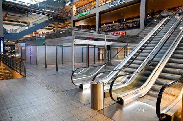 GERMANY, Hamburg, corona virus GERMANY, Hamburg, Ottensen, Corona Virus, COVID-19 , closed market hall and shops to avoid infection