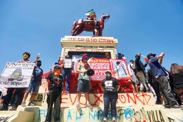 October 18, 2020, Santiago, Chile: Protesters mark the anniversary of the outbreak of rioting and social unrest in 2019. The milestone comes a week before a referendum on October 25 in which polls predict about two-thirds of Chileans will vote in favor of drawing up a new constitution - one of the central demands of protesters angered by issues such as rising prices, inequality, meagre pensions and poor public services. Many expect a second wave of protests, with unrest already intensifying over the past week. Santiago Chile - ZUMA Pho 20201018_mda_a202_095 Copyright: xFranciscoxAriasx