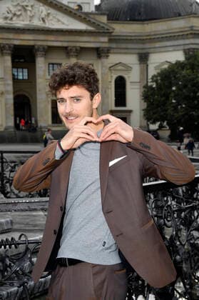 Jakub Jozef Orlinski beim Photocall zur Verleihung des Opus Klassik 2020 vor dem Konzerthaus. Berlin, 18.10..2020